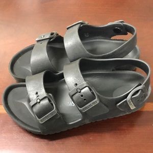Black Birkenstock’s